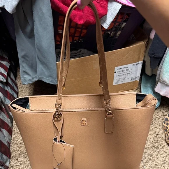 Tommy Hilfiger Camel Brown Tote - Picture 7 of 7